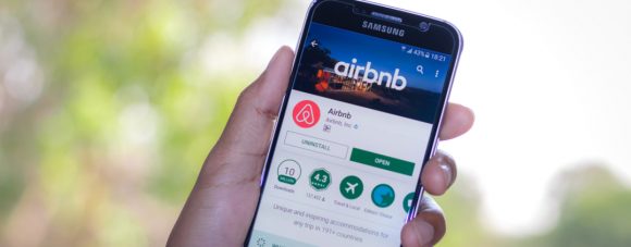 Airbnb adquire start-up e entra no mercado dos espaços de trabalho