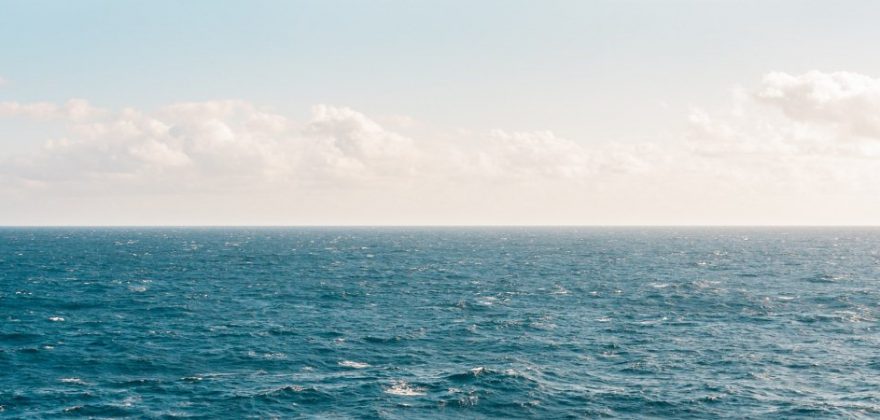 Start-up finlandesa usa energia solar para deixar água do mar potável