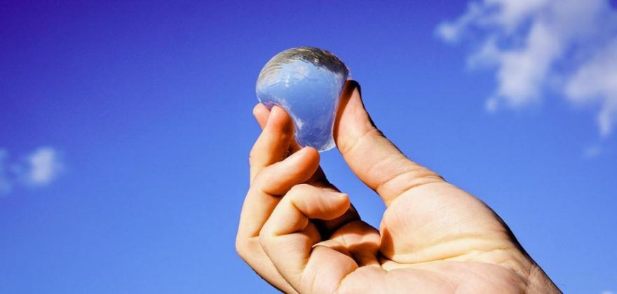 Ooho: a alternativa comestível às garrafas de plástico desenvolvida por start-up