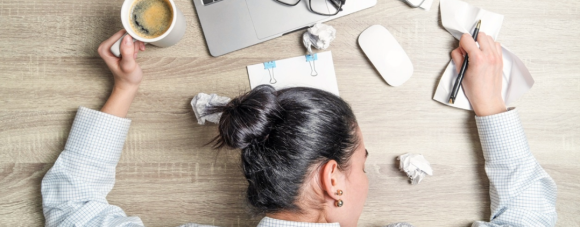 Trabalha sob pressão